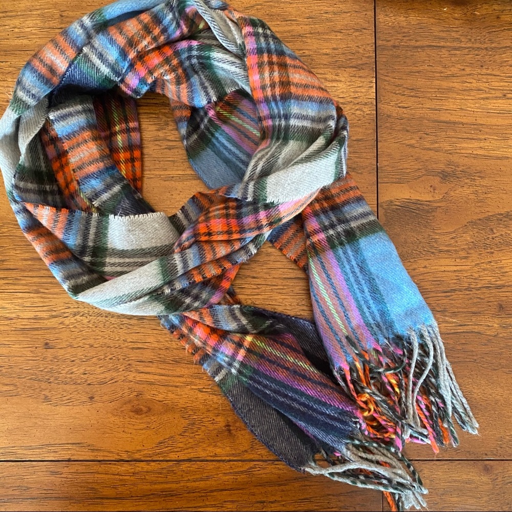 BLACK FRI $ DROP NWOT winter scarf - great gift!